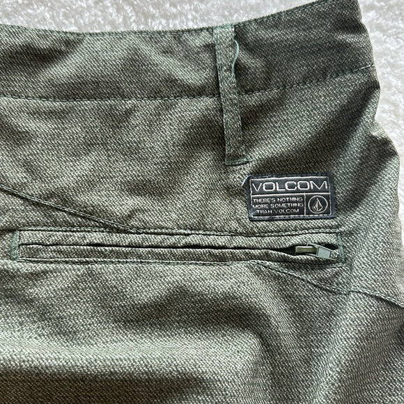 Men’s volcom shorts. - Picture 4 of 6